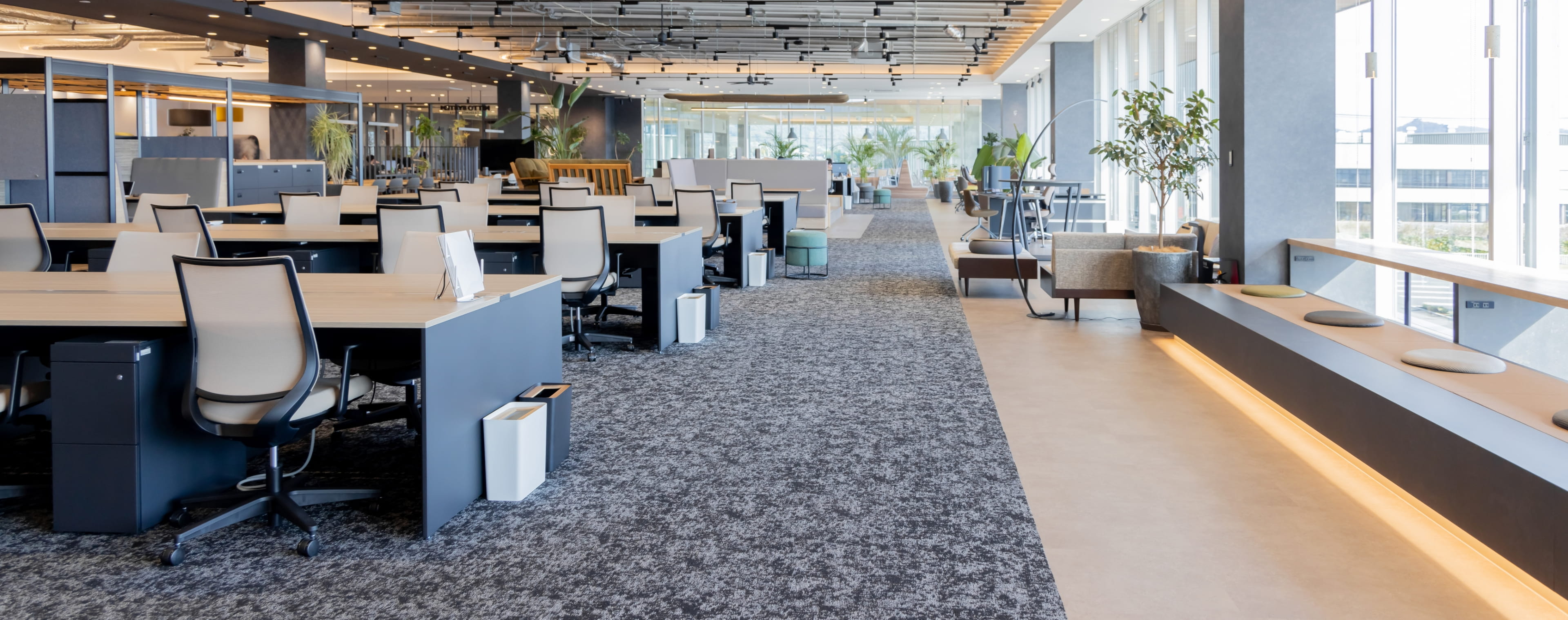 Designing connection
in every workspace あらゆるワークスペースに、人とのつながりを。